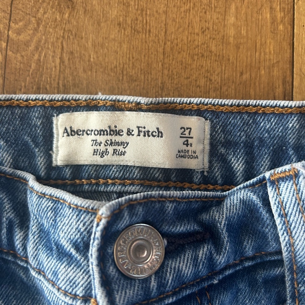 Abercrombie High Rise Skinny Jeans 27 / 4R | Light Wash Raw Hem - Picture 5 of 10